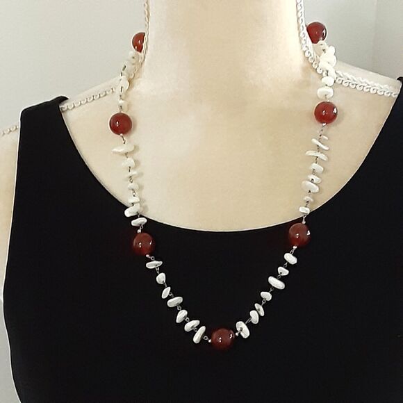 Handcrafted beaded natural shell cinnamon tone beads necklace 20" - Picture 2 of 3